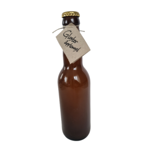 Flaska med Gloster äpplemust från Fristorps gård, naturligt grumlig must.